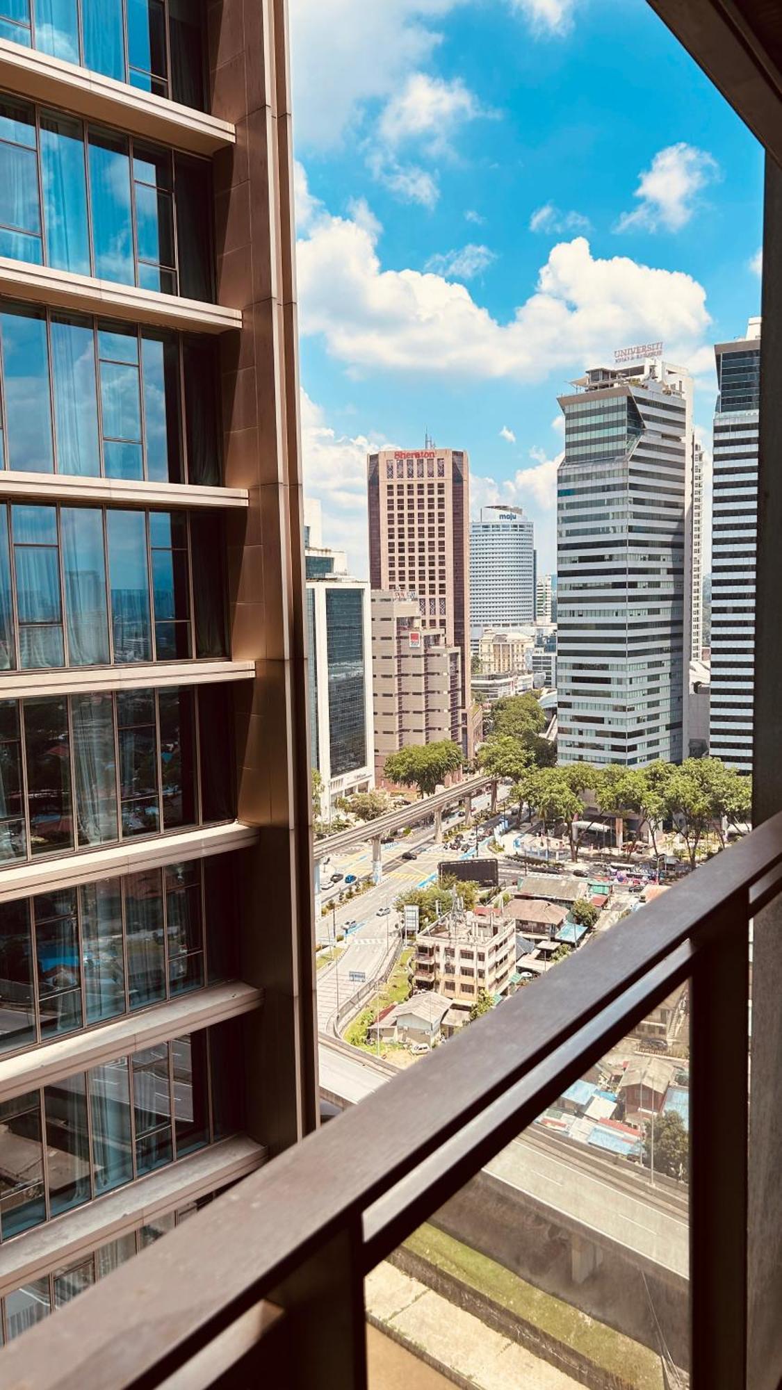 Summer Suites Klcc By Impexia Kuala Lumpur Esterno foto