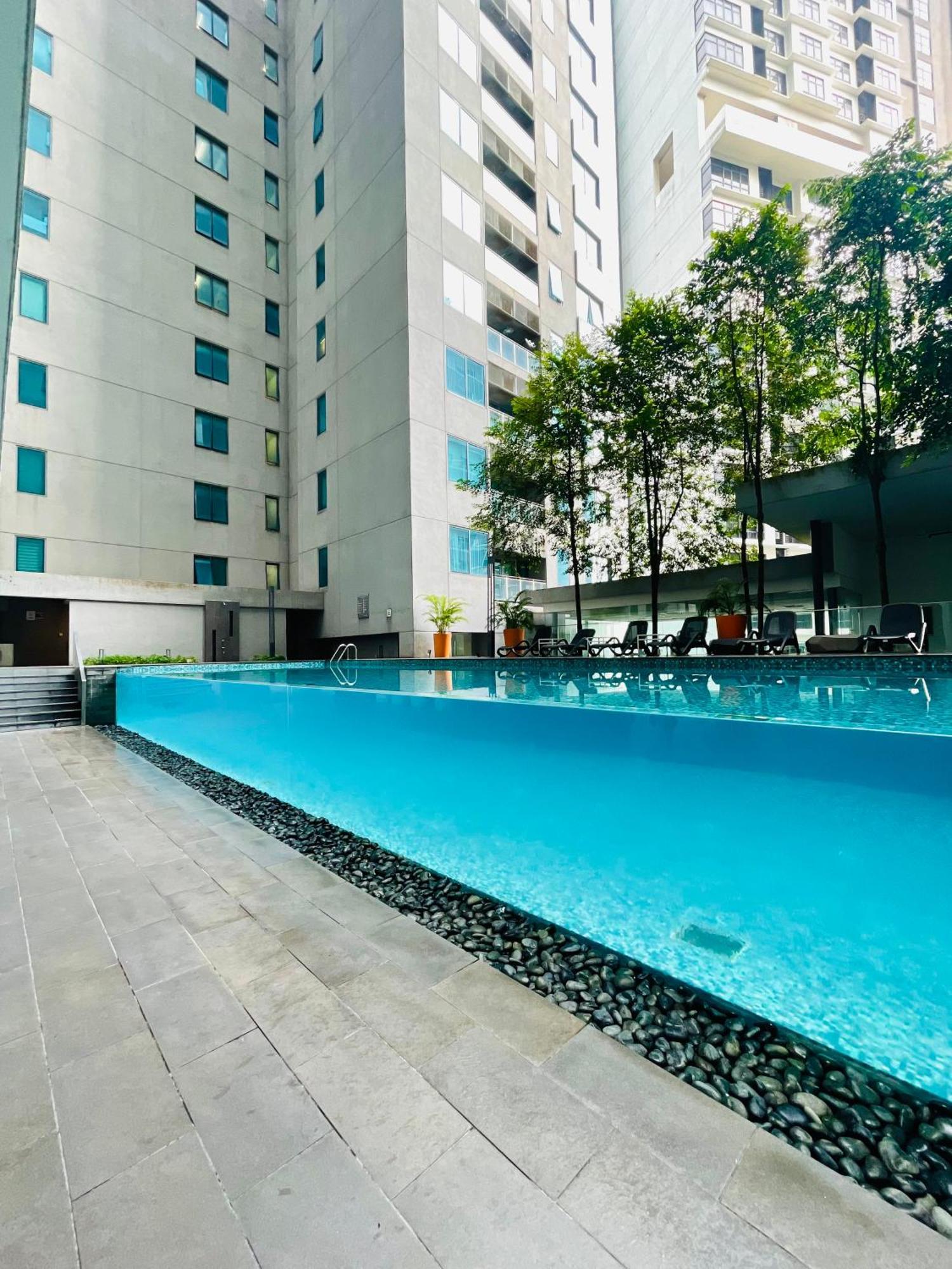 Summer Suites Klcc By Impexia Kuala Lumpur Esterno foto